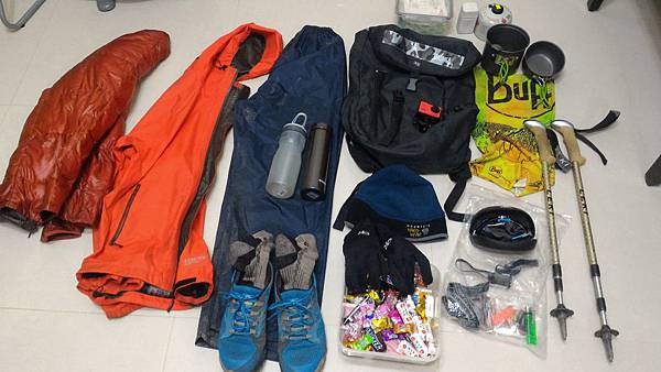 輕裝攻山頭.jpg 輕裝攻山頭.jpg