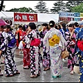 2西公園穿著浴衣參加園遊會的年輕女孩