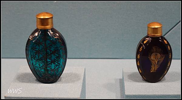 72歐洲19世紀藍玻璃描金鼻煙壺