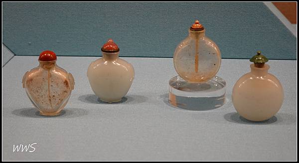 79清18世紀 淺黃色透明玻璃鼻煙壺