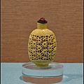 114清19世紀 瓷胎黃釉透雕鼻煙壺