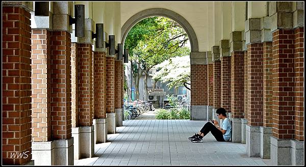 D15SUN00990 圖書館總館迴廊