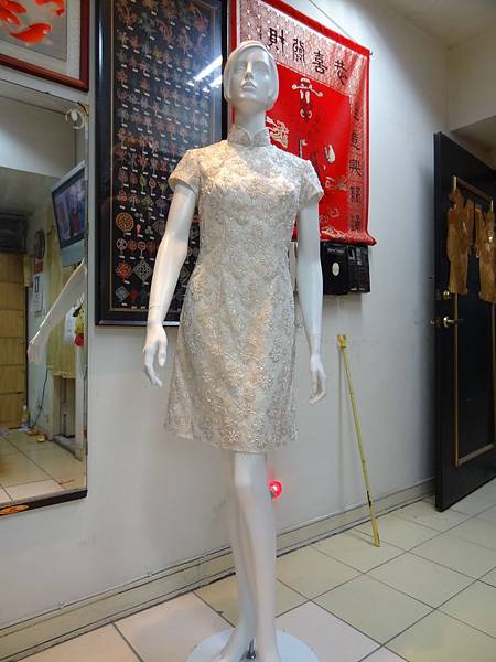 米白色珠片蕾絲旗袍