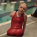 世界最勇敢游泳女孩