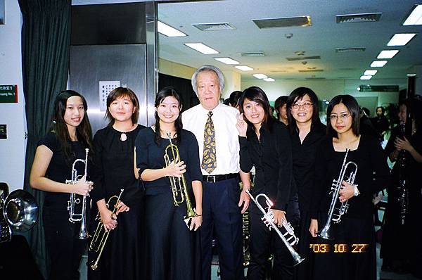 20031027小號和老師.jpg