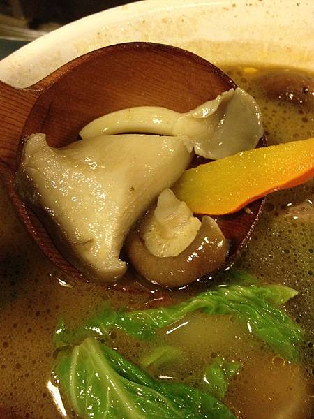 各種菇類、青菜、南瓜