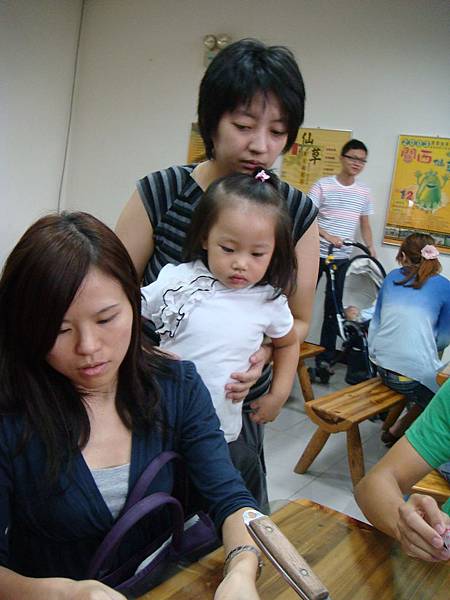 彤彤在旁邊觀戰（？）