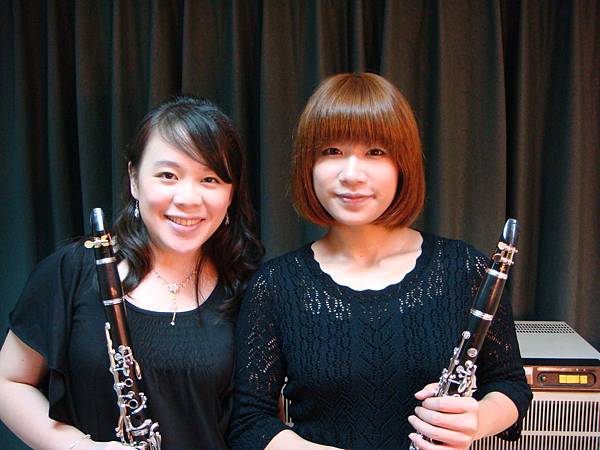 筱菁頭髮超黃超顯眼 XD