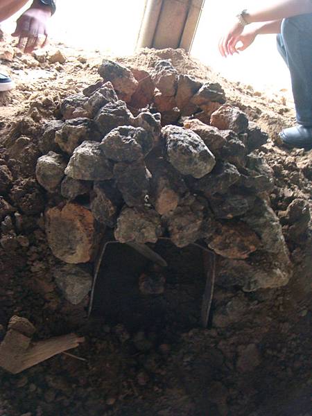 已經堆一半的窯