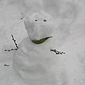 原來是在堆雪人啊