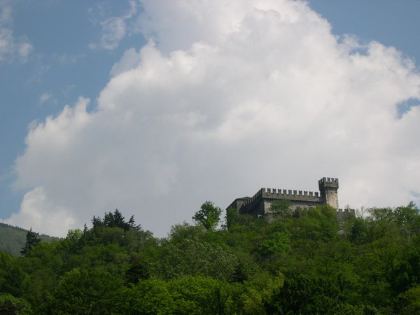 山上還有一個城堡