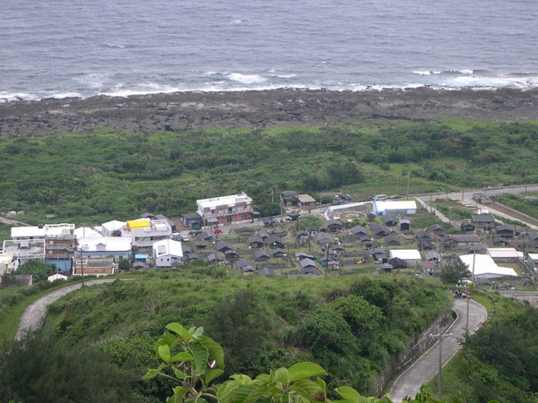 野銀村，黑色屋頂就是地下屋