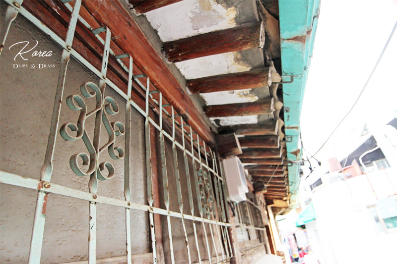 서촌의 골목길을 채우는 겨울의 정취.