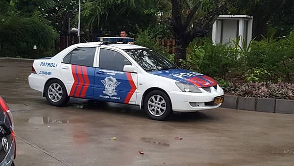 警車 警車