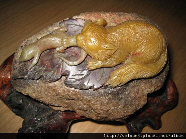 壽山石_旗降_貓捉蜥蜴