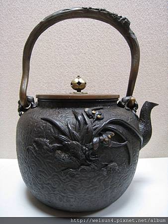 C0938_生鐵壺_蘭花戲蟹_龜文堂_3 C0938_生鐵壺_蘭花戲蟹_龜文堂_3
