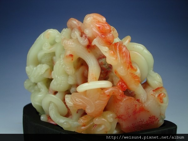 壽山石_芙蓉_七螭穿環 (張建明)