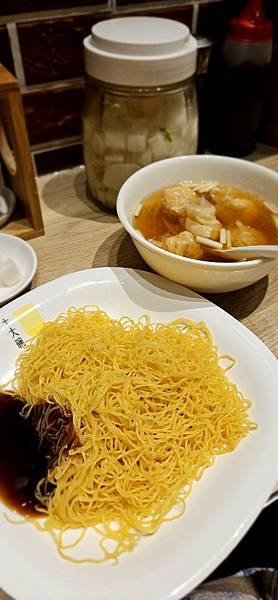〔2024香港go〕十大碗 招牌雲吞撈麵&炸兩