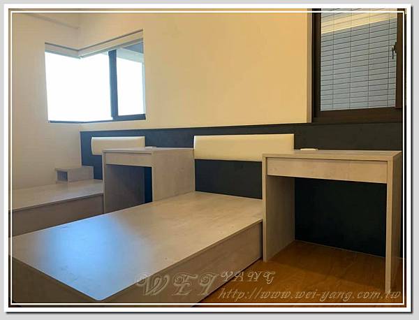 1強烈的深淺色對比反差設計.