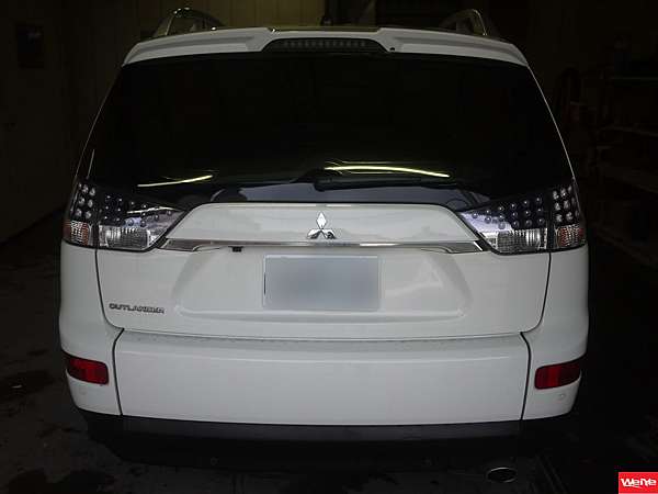 Mitsubishi Outlander 處理右前保桿右前葉子板右後門凹陷右後葉子板凹陷損傷 偉業車體快速烤漆 局部烤漆 痞客邦