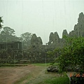 雨中的大吳哥