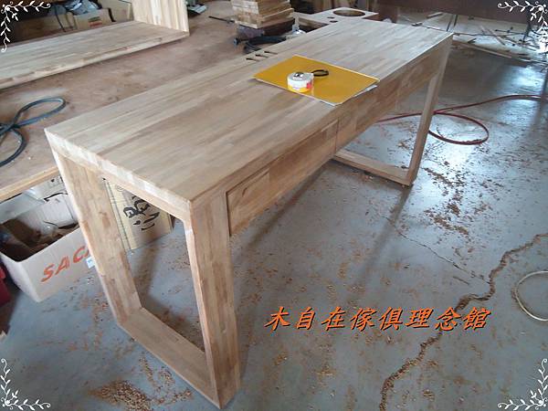 柚木三抽框腳書桌1.JPG 柚木三抽框腳書桌1.JPG