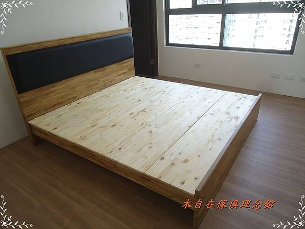 柚木靠背皮墊床1.JPG 柚木靠背皮墊床1.JPG
