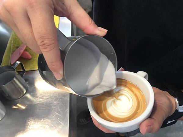 咖啡拉花 義式 拿鐵 latte art 台南 教學