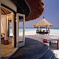 Hi_BTMVMV_25557456_BTMV_GuestRoom_DeluxeBeachfrontVilla_JetPool_Villa_Front_De.jpg