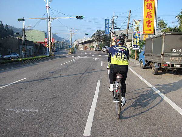 獨自騎車.jpg