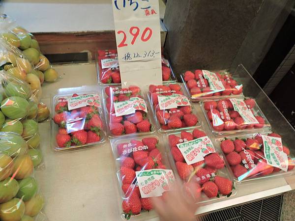 錦市場-草莓
