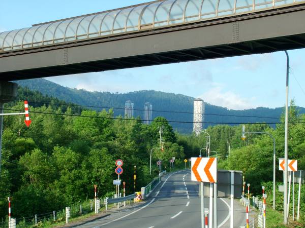 0801-TOMAMU車站就可以看見渡假村大樓-DSCF5425.JPG 0801-TOMAMU車站就可以看見渡假村大樓-DSCF5425.JPG