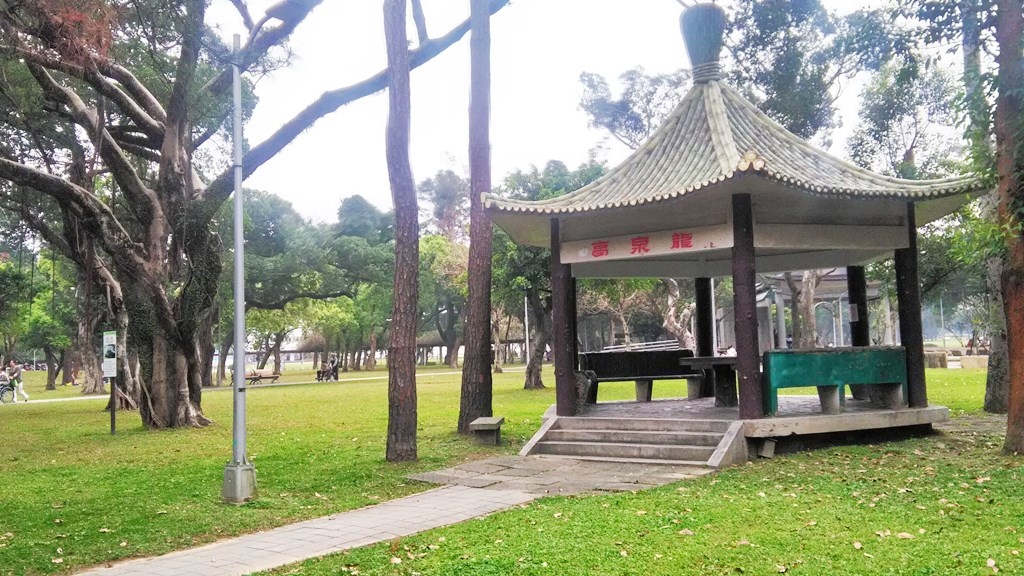 臺北青年公園8-五角涼亭龍泉亭.jpg