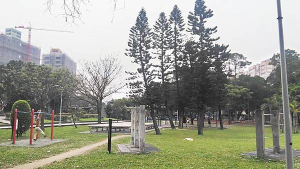 臺北青年公園12-健身設施區.jpg