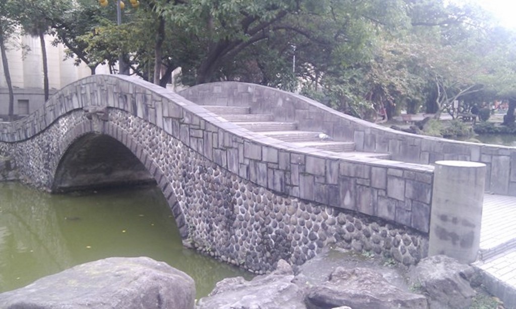 228公園11-百年拱橋.jpg