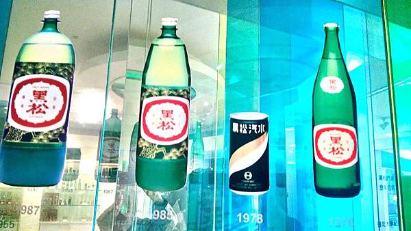 黑松世界5-1978罐頭及寶特瓶的年代.jpg