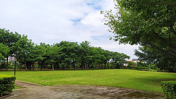 月眉環保公園-大草原.jpg