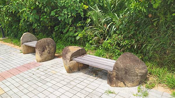 甘泉池步道公園-環保休閑椅.jpg