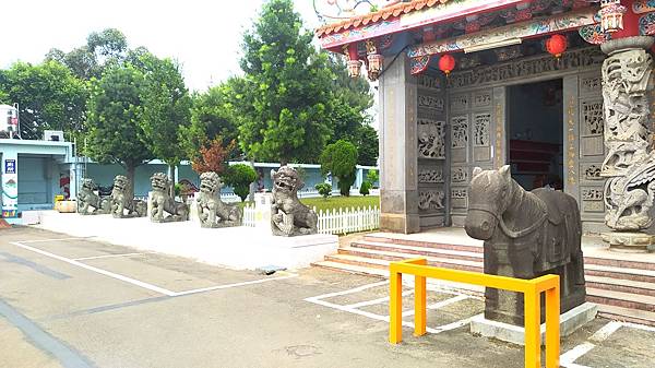 集義祠-石獅及石馬.jpg