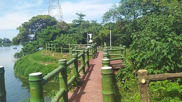 上竹埤塘公園-7造型欄杆.jpg