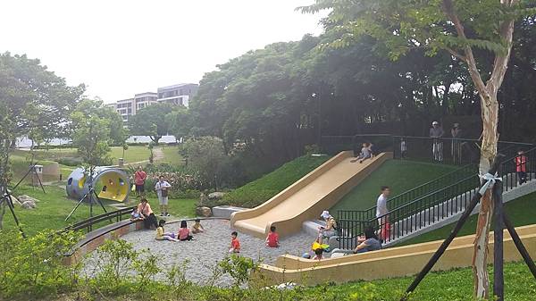 台灣橫山書法藝術公園-7溜滑梯及沙池.jpg