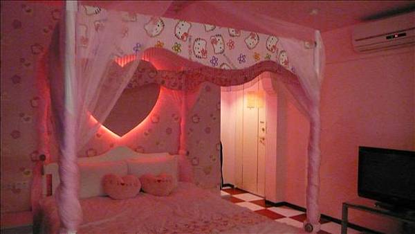 整個房間很粉紅色！