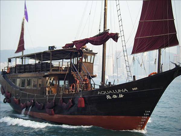維多利亞港的海盜船