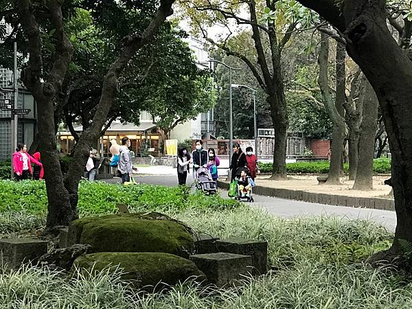 您知道臺北市二二八紀念公園內有間舒適寬敞的庭園咖啡廳