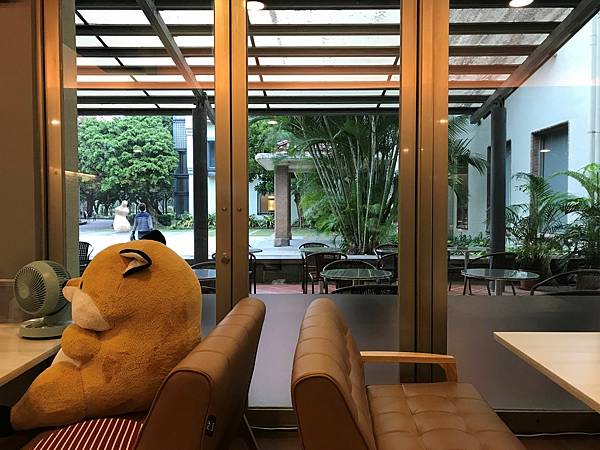 您知道臺北市二二八紀念公園內有間舒適寬敞的庭園咖啡廳