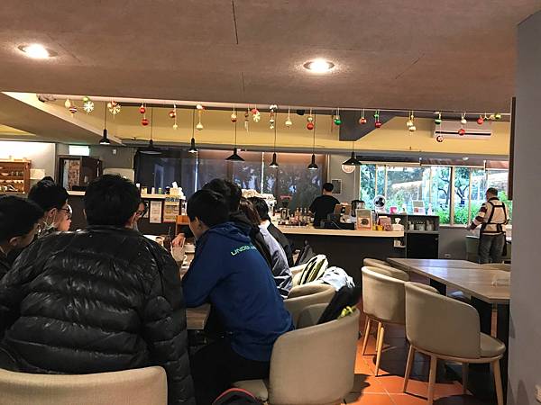 您知道臺北市二二八紀念公園內有間舒適寬敞的庭園咖啡廳