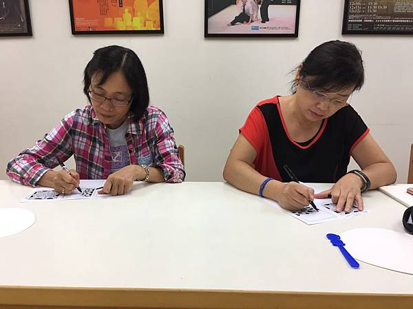 106/06/12 志工培訓課程-夏天的旋律-夏日纏繞涼扇製作