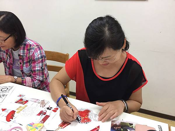 106/06/12 志工培訓課程-夏天的旋律-夏日纏繞涼扇製作