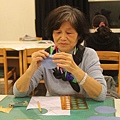 105/01/18 志工培訓課程-七彩手工紙花燈製作
