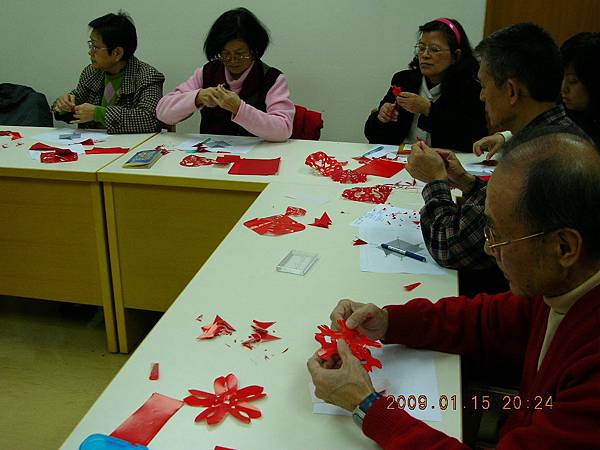 01/15剪紙展志工培訓